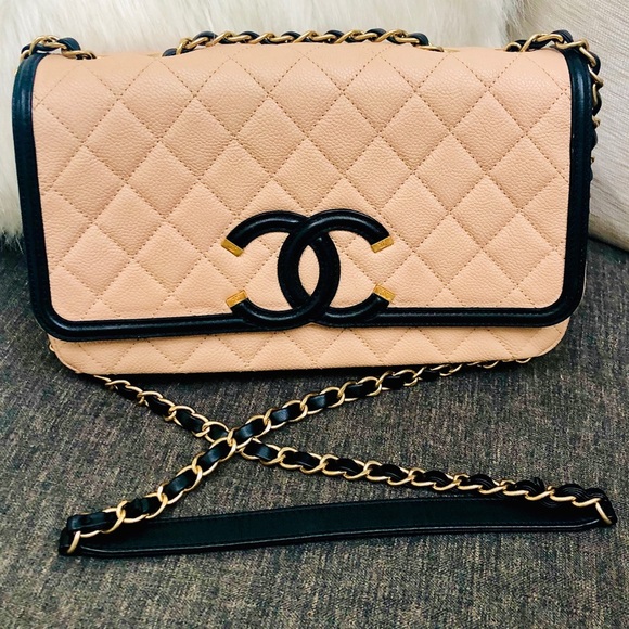 HOST PICK! 🔥⚡️Chanel Medium Two-Tone Filigree Bag - Picture 3 of 8
